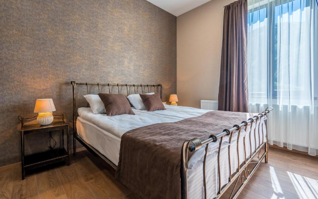 Postel nebo postele na pokoji v ubytování Travel Inn Kazbegi