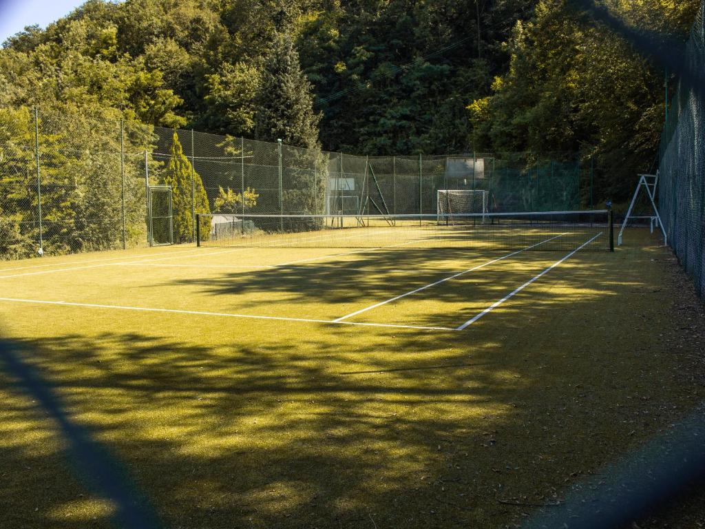 Tenis a/nebo squash v ubytování Kosmopolitan Residence nebo okolí