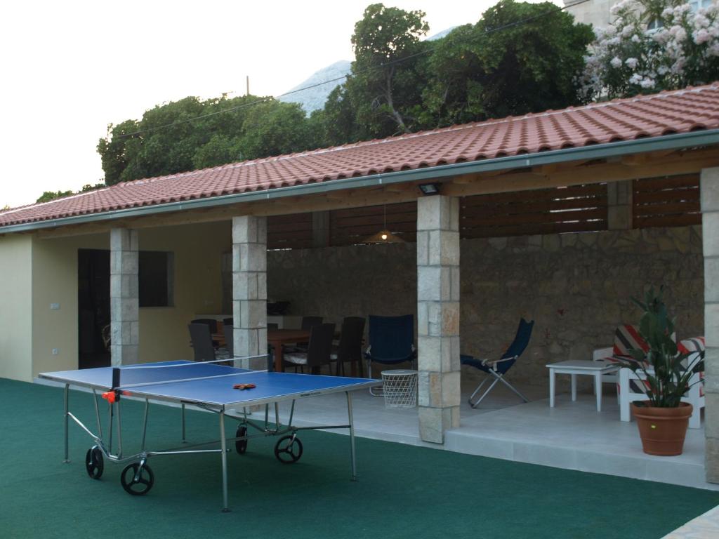 Stolní tenis v ubytování Apartments Lada nebo okolí
