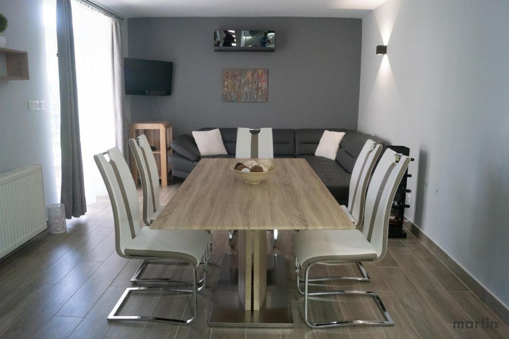 A television and/or entertainment centre at AllOne apartman
