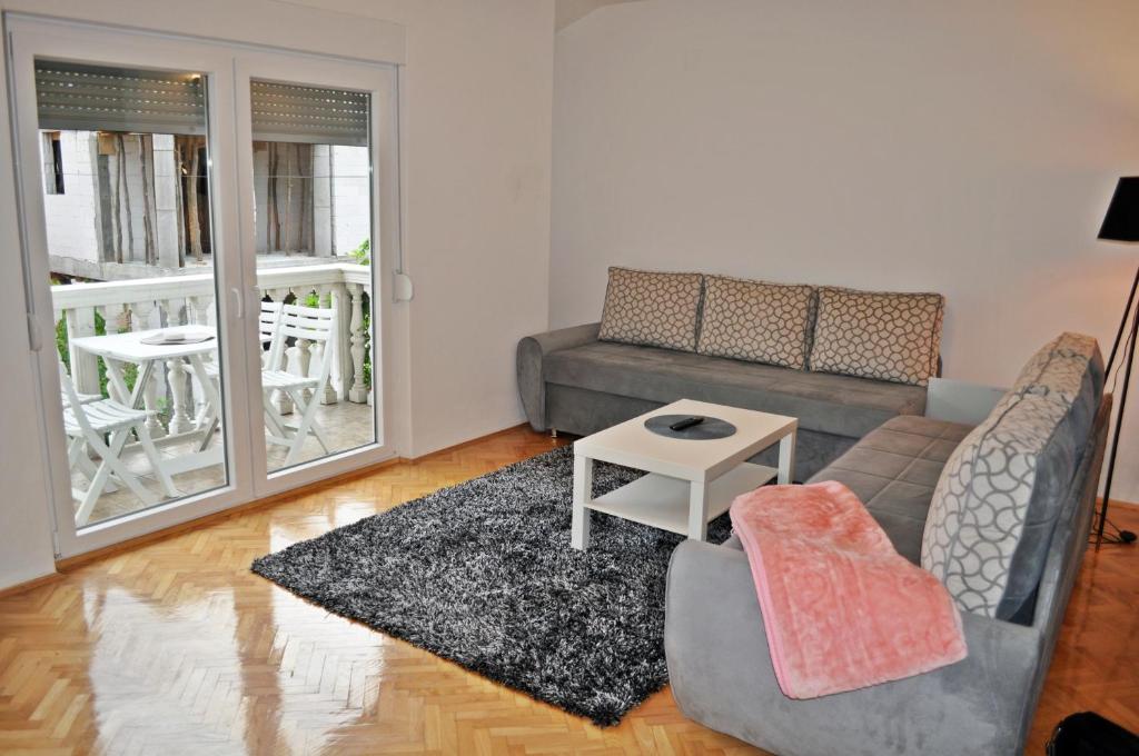 Apartman Dina - Housity