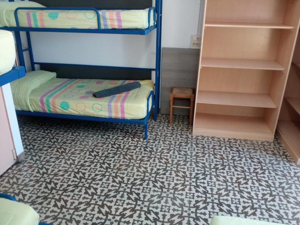 Palanda nebo palandy na pokoji v ubytování Alberg SPRINT