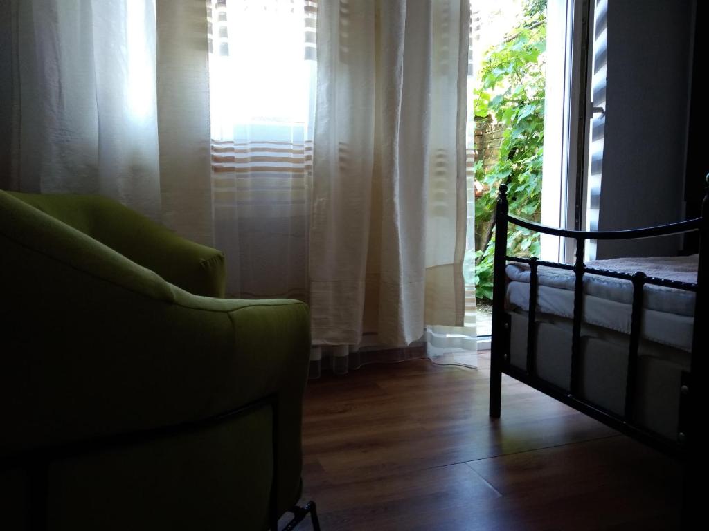 Garmani - One-Bedroom Apartment