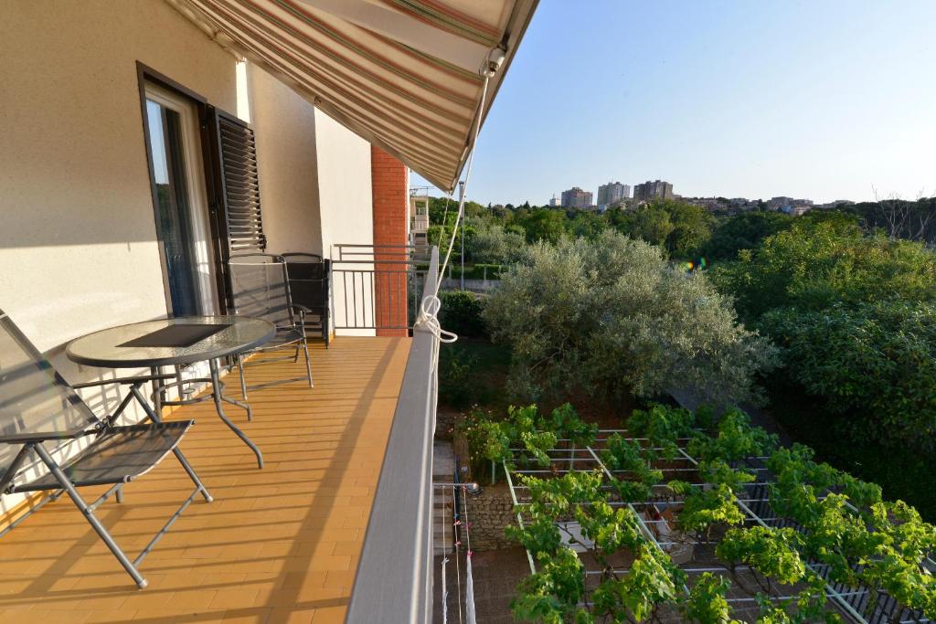 Balkón alebo terasa v ubytovaní Apartman Meri Pula