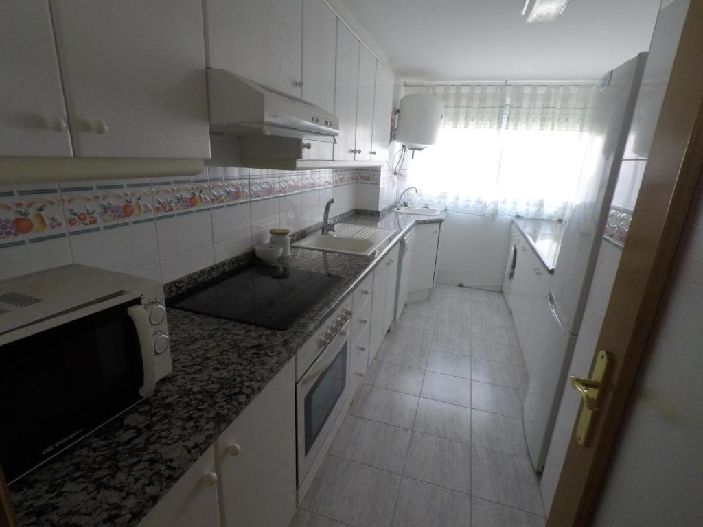 Kuchyň nebo kuchyňský kout v ubytování Apartamento La Florida en Playa de Gandía