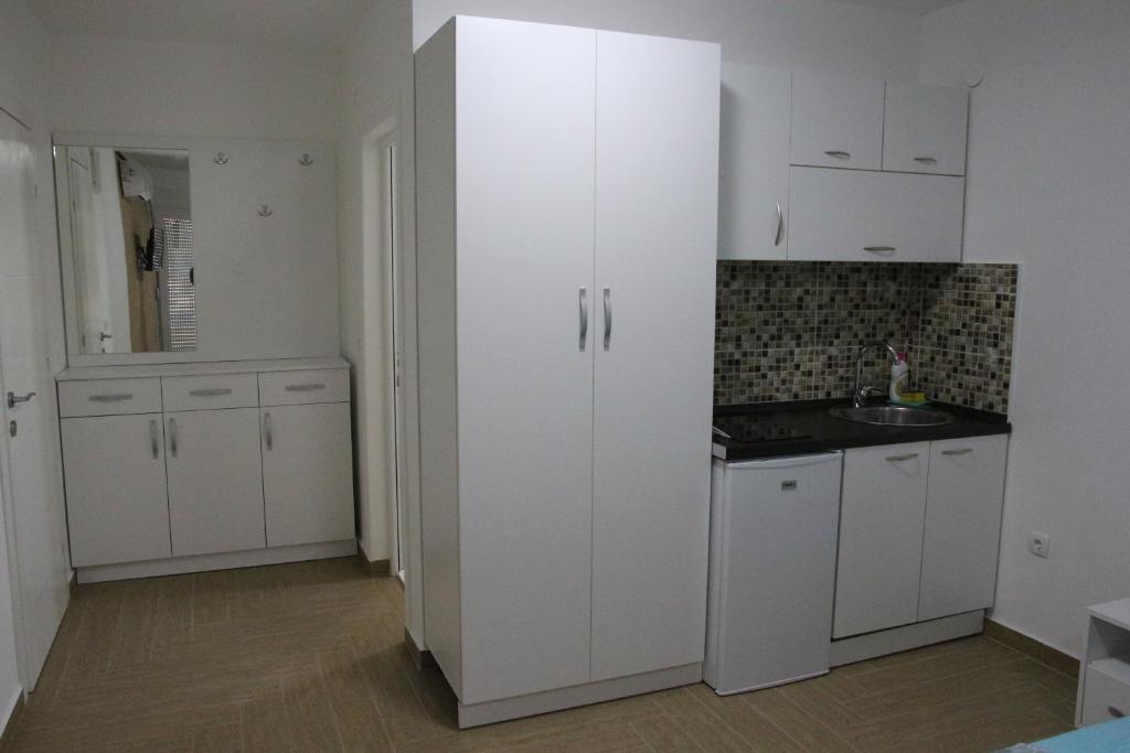 Kuchyň nebo kuchyňský kout v ubytování Zigovic Apartmani