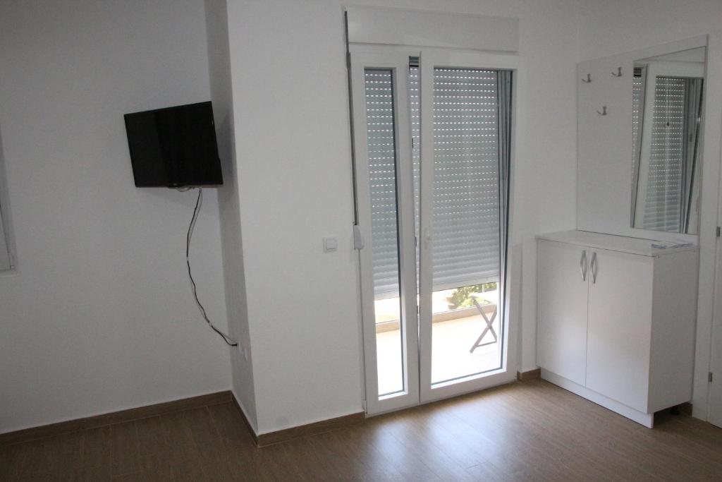 TV a/nebo společenská místnost v ubytování Zigovic Apartmani
