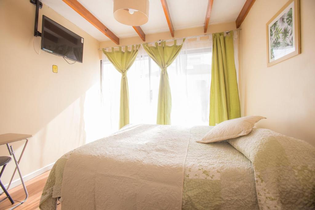 Postel nebo postele na pokoji v ubytování Hostal Ravello