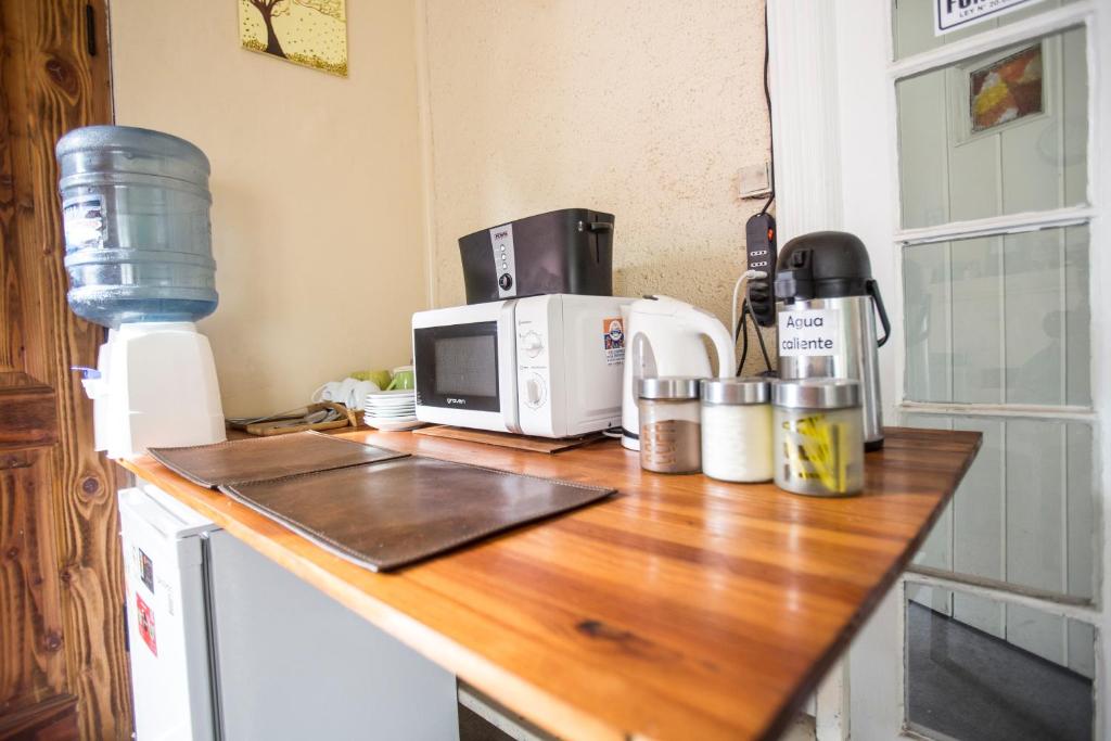 Kuchyň nebo kuchyňský kout v ubytování Hostal Ravello