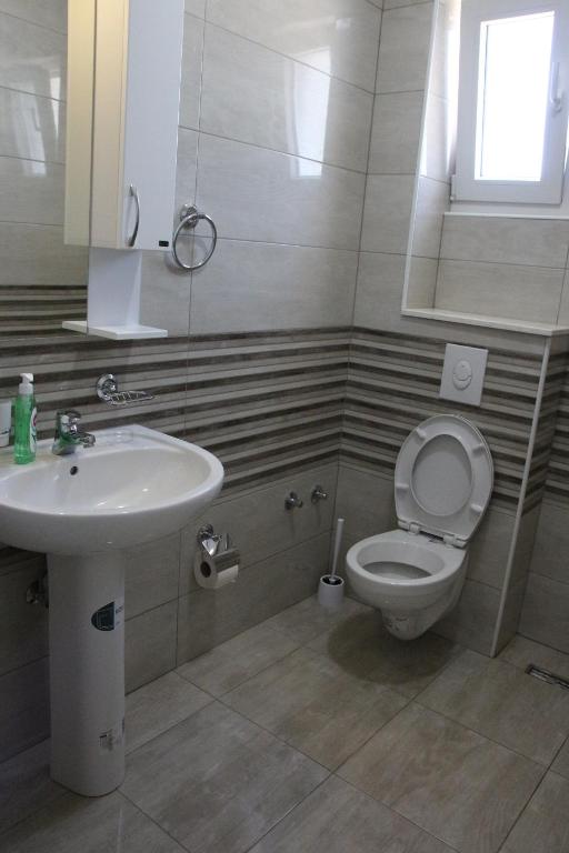 Koupelna v ubytování Zigovic Apartmani