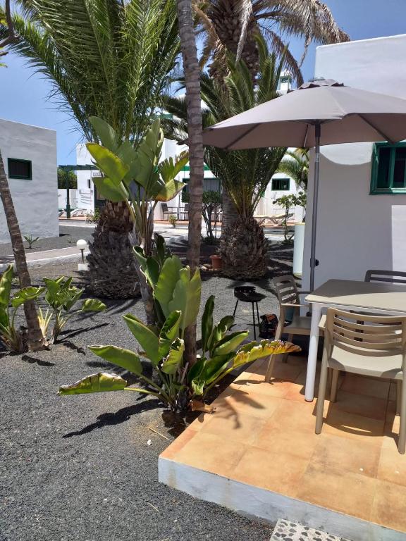 Fotografie z fotogalerie ubytování Bungalow DALAI - Pool view- Good wifi v destinaci Puerto del Carmen