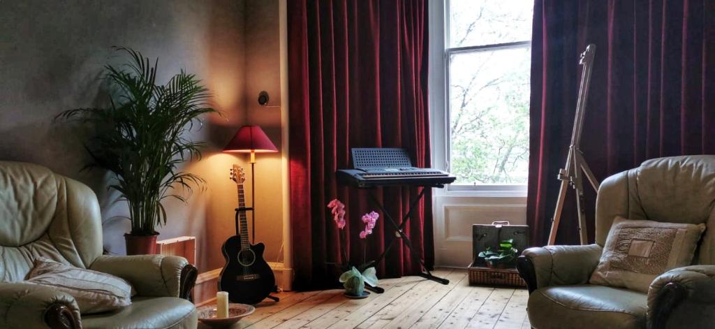 Stylish Stockbridge, Victorian Traditional Bright & Spacious flat, Edinburgh