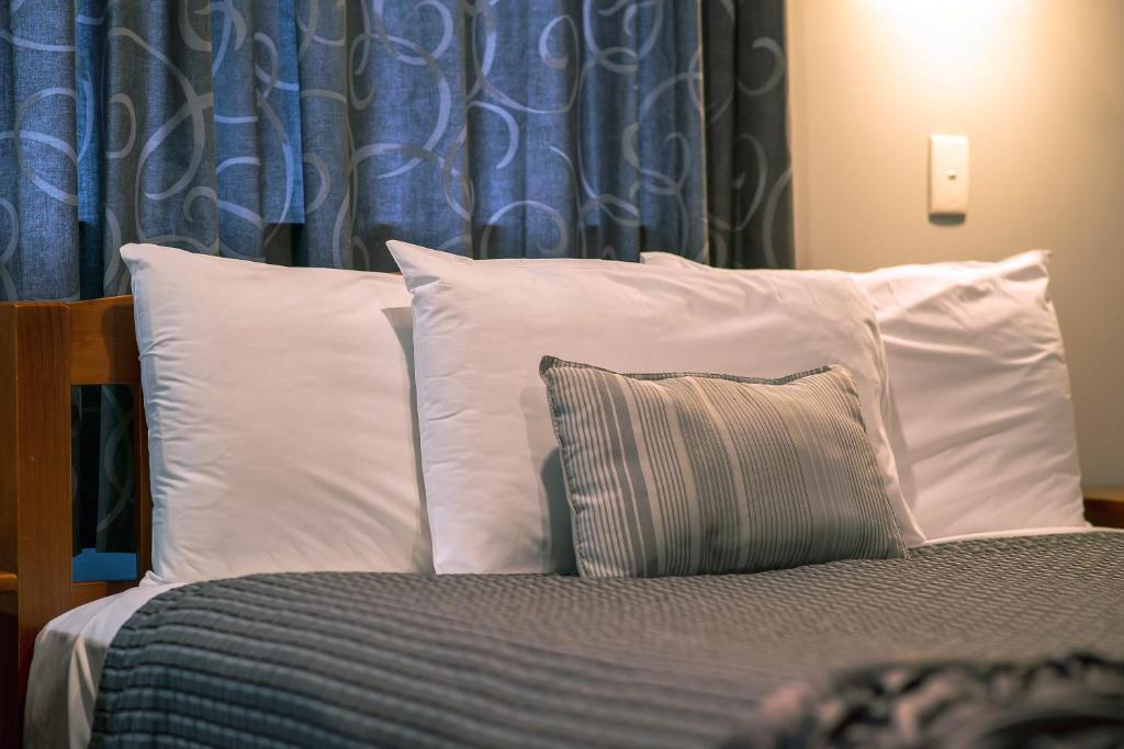 Postel nebo postele na pokoji v ubytování Coronation Park Motels