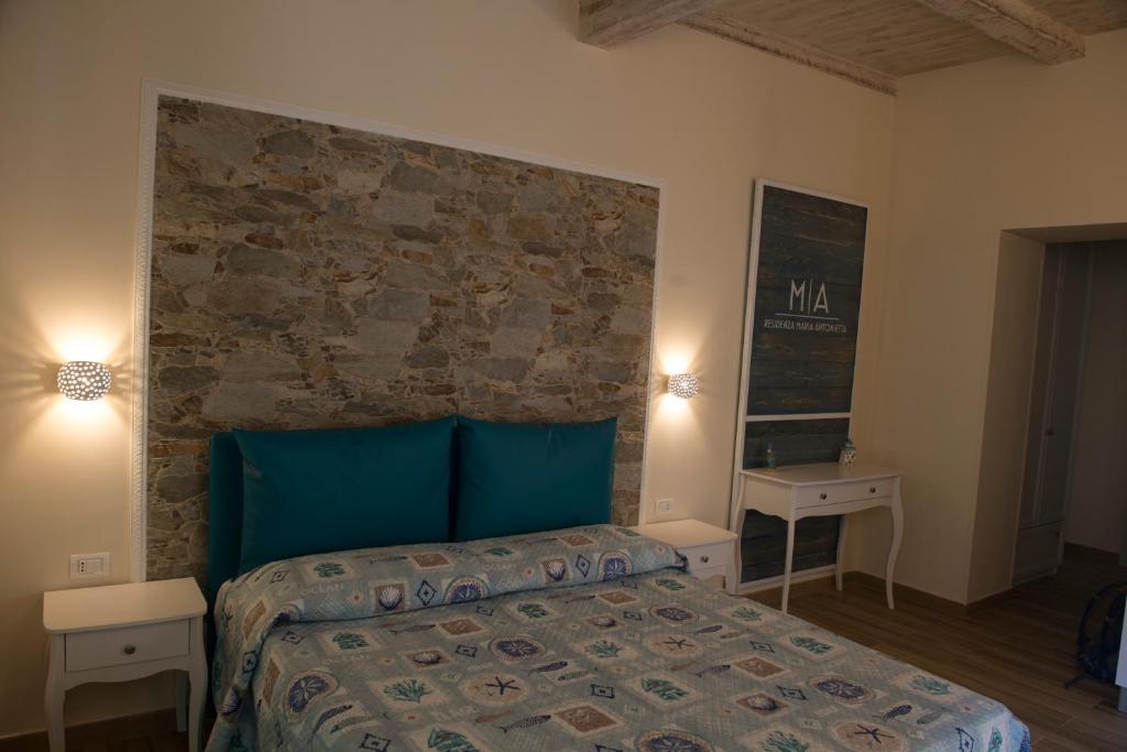 A bed or beds in a room at RESIDENZA MARIA ANTONIETTA - 50 METRI DAL MARE