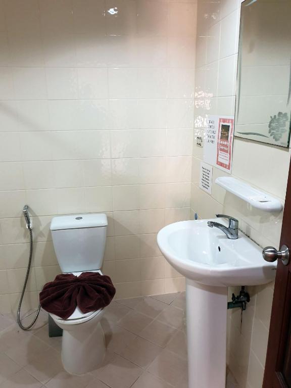 Oasis Guesthouse & Bar - 8