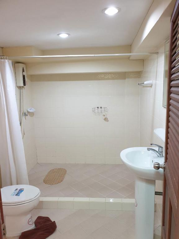 Oasis Guesthouse & Bar - 16