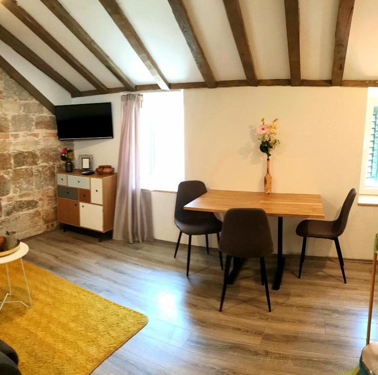 Heritage Apartments Trumbić - 与海景的工作室