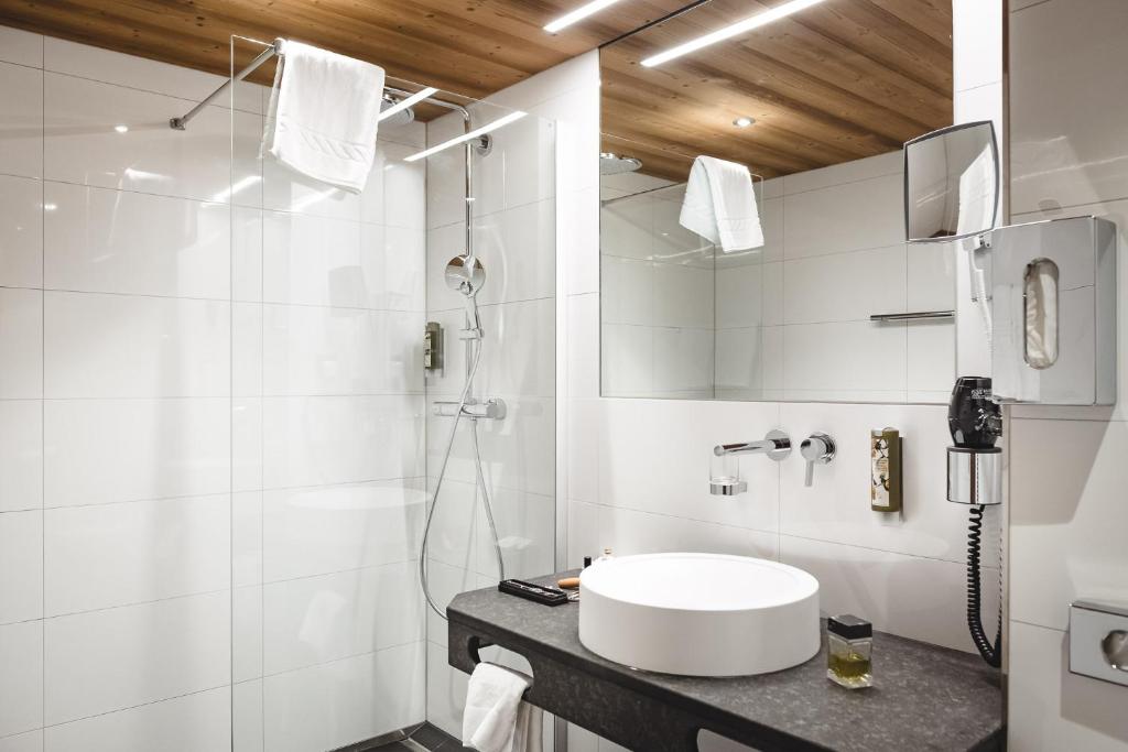 Koupelna v ubytování Aktiv & Spa Hotel Alpenrose