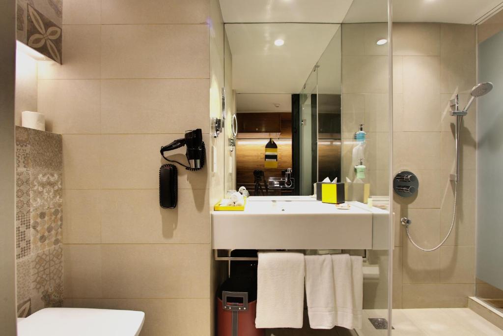 Koupelna v ubytování Radisson Bengaluru City Center
