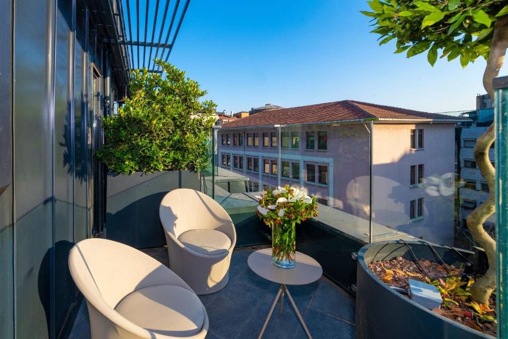 A seating area at Opale Hotel