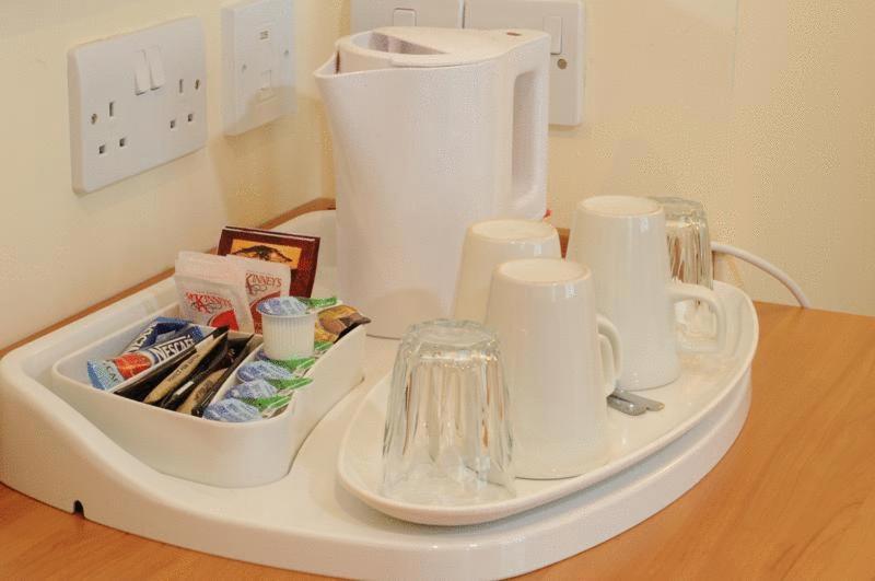 Příslušenství pro přípravu čaje a kávy v ubytování Sefton Express Hotel