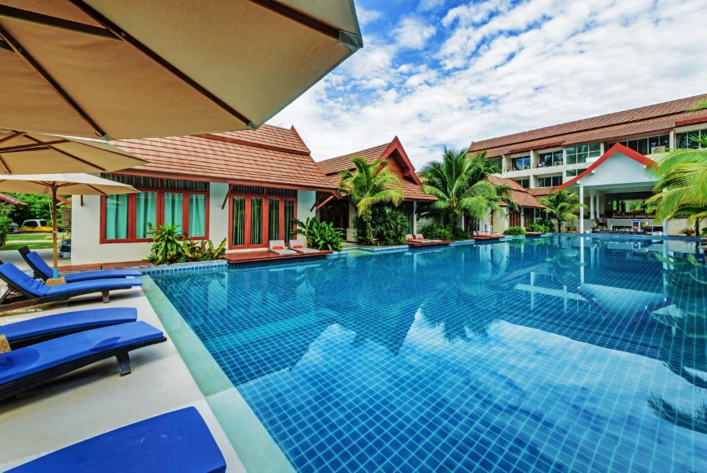 Bazén v ubytování L'esprit De Naiyang Beach Resort - SHA Extra Plus nebo v jeho okolí