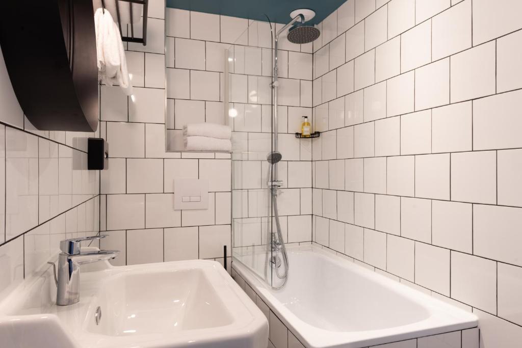 Hôtel Bristol Reims - Resim 9