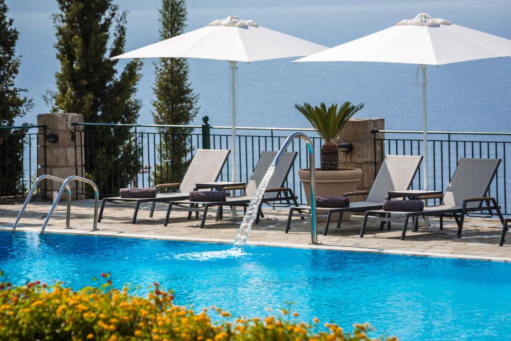 Bazén v ubytování Antonia Hotel nebo v jeho okolí