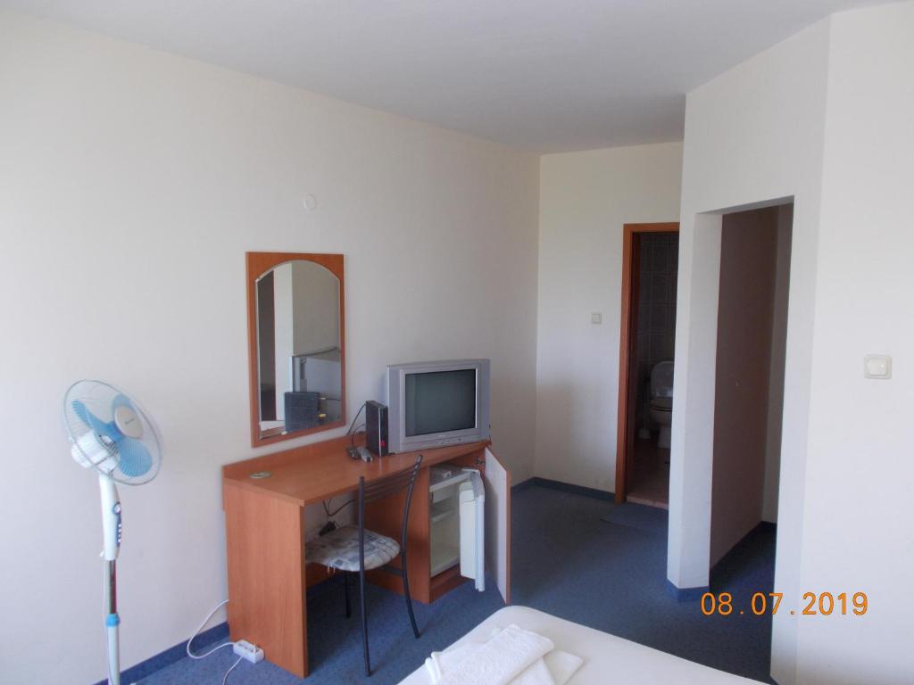 TV a/nebo společenská místnost v ubytování Family Hotel ATLAS