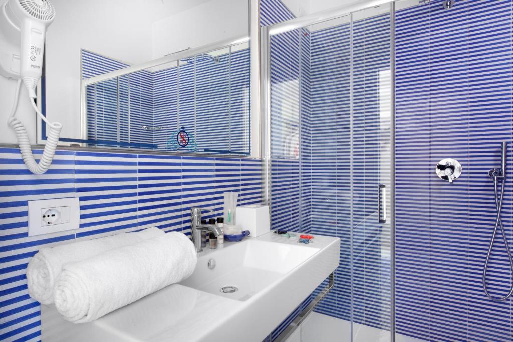 Koupelna v ubytování YourHome - Sersale Suites