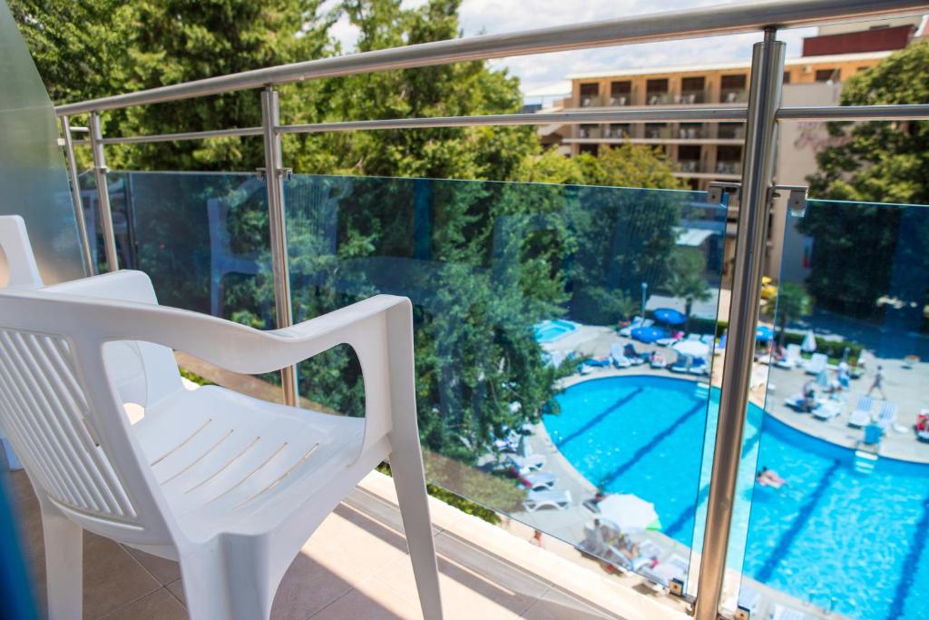 Family Room with Balcony (2 Adults + 2 Children)