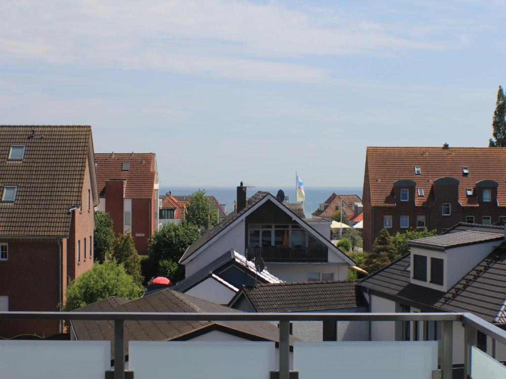 a group of houses in a city with roofs at Sonnengarten 22 in Kellenhusen