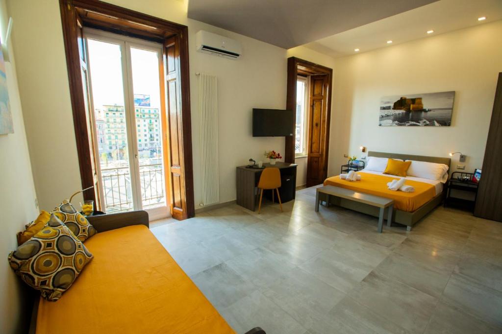A bed or beds in a room at Bayard101