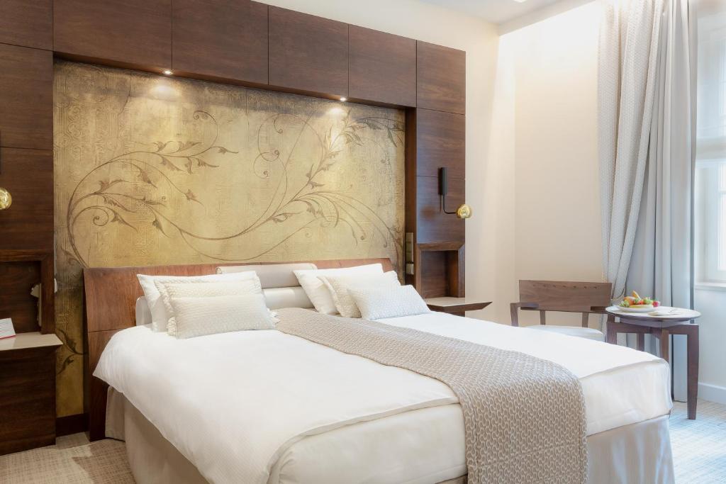 Postel nebo postele na pokoji v ubytování Mamaison Le Regina Boutique Hotel