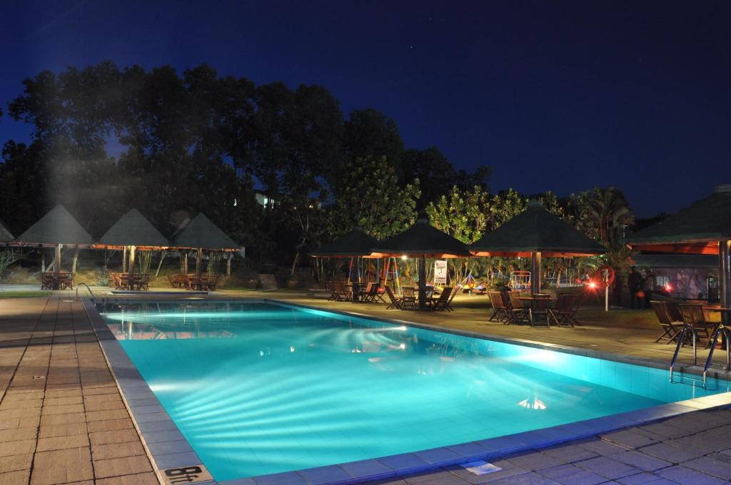Bazén v ubytování Laya Leisure Resort & Spa nebo v jeho okolí