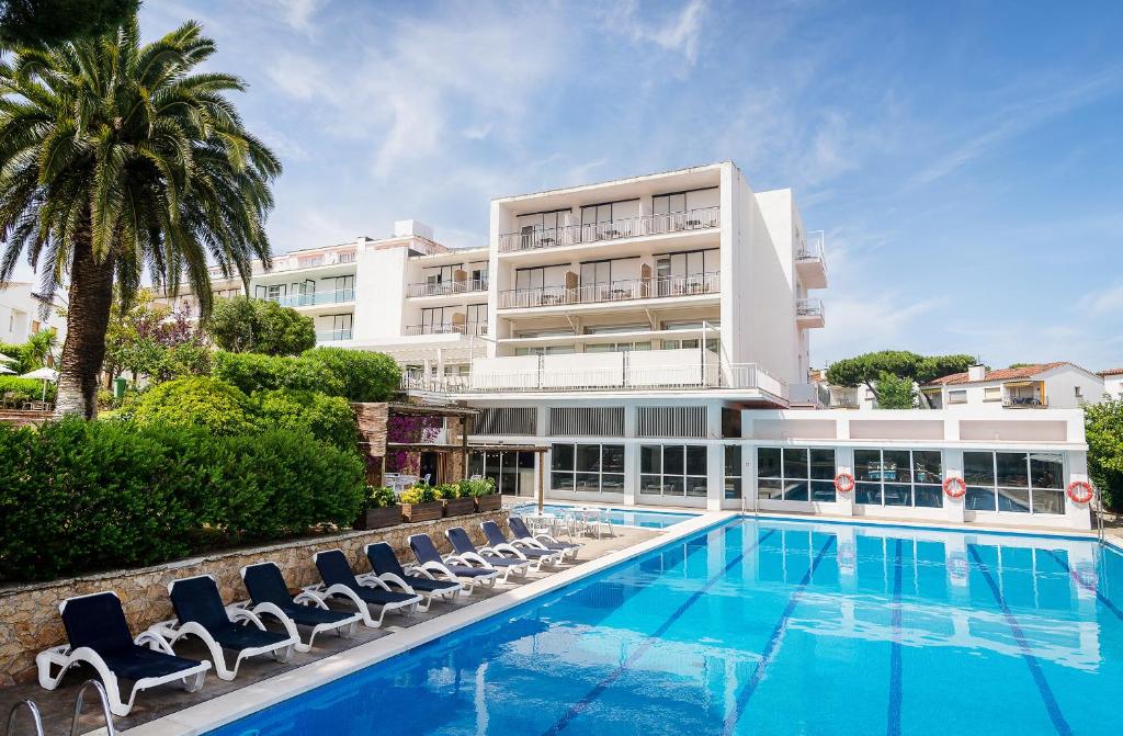 Bazén v ubytovaní Hotel Alga alebo v jeho blízkosti