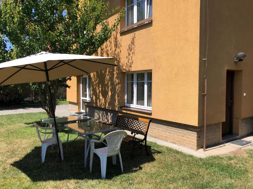 Zahrada ubytování Apartment Trojska