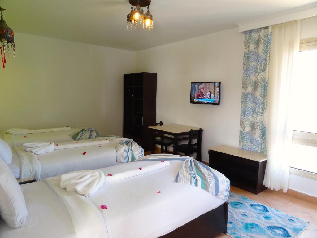 Postel nebo postele na pokoji v ubytování Naama Blue Hotel