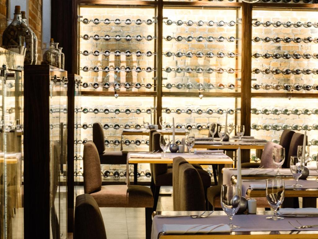 Reštaurácia alebo iné gastronomické zariadenie v ubytovaní Q Hotel Grand Cru Gdańsk