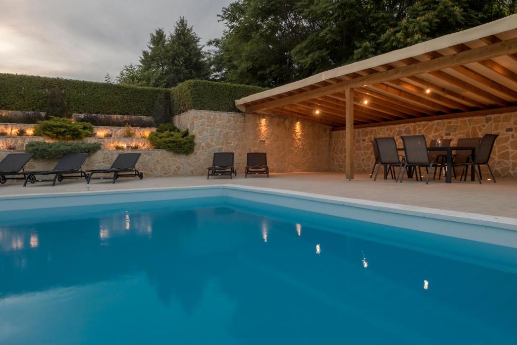 Bazén v ubytovaní Perla Balaton alebo v jeho blízkosti