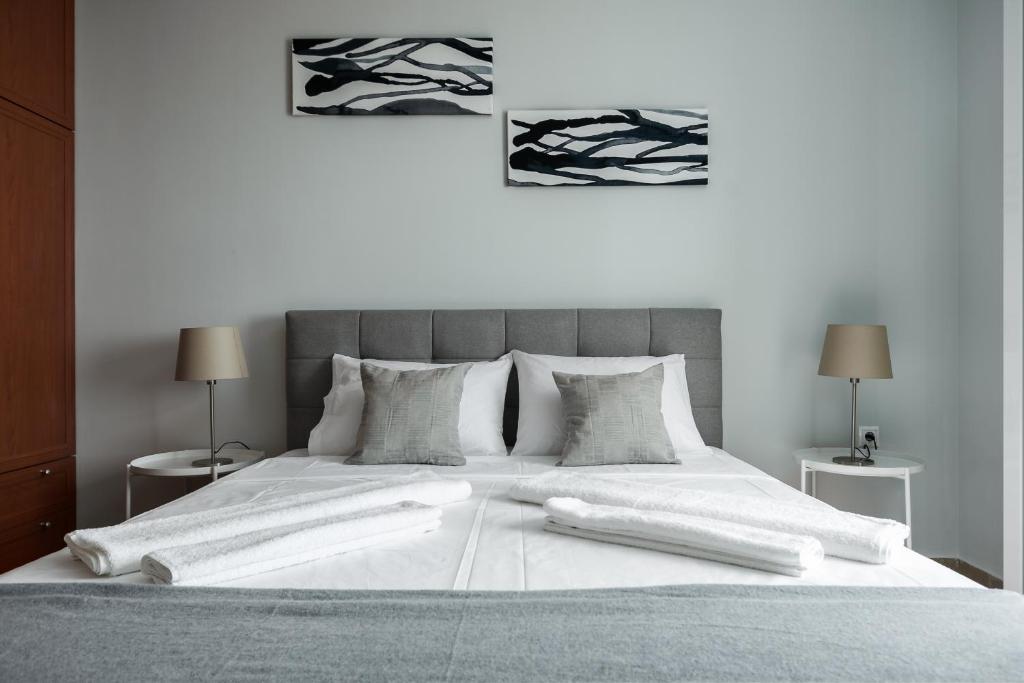 Posteľ alebo postele v izbe v ubytovaní Glyfa Beach Villas