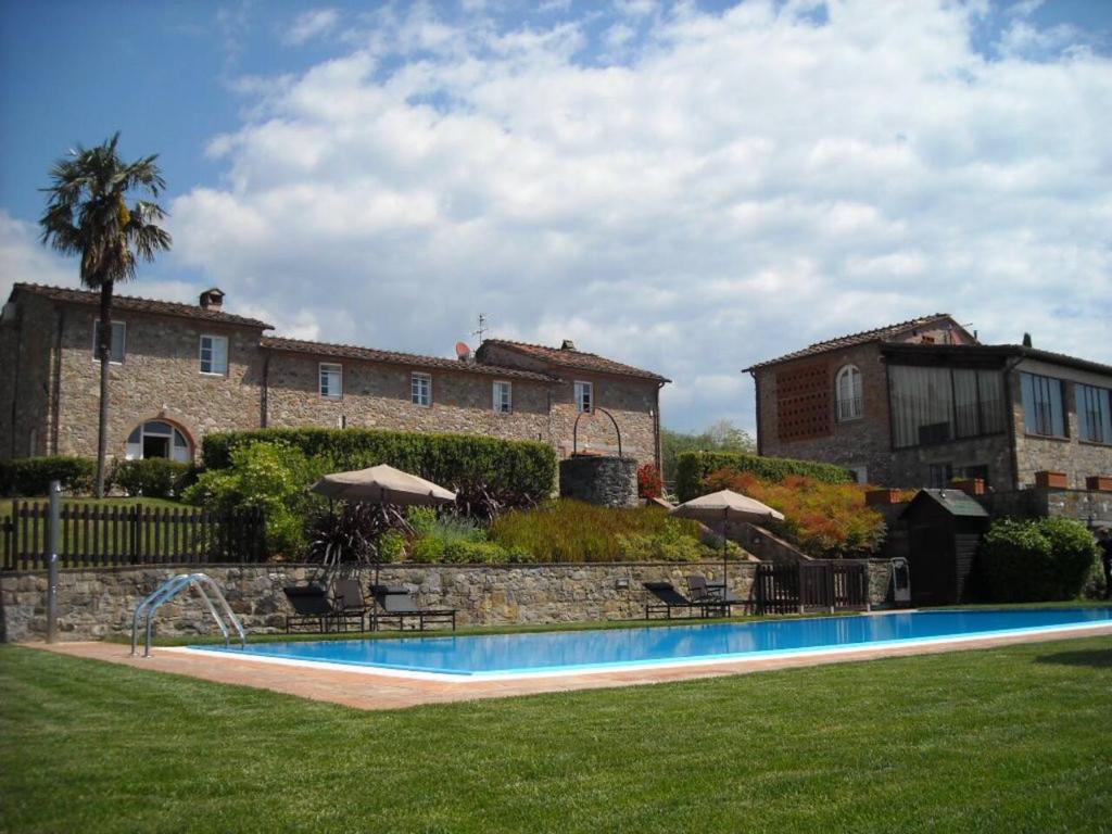Bazén v ubytovaní Appartamento con magnifica vista e piscina alebo v jeho blízkosti