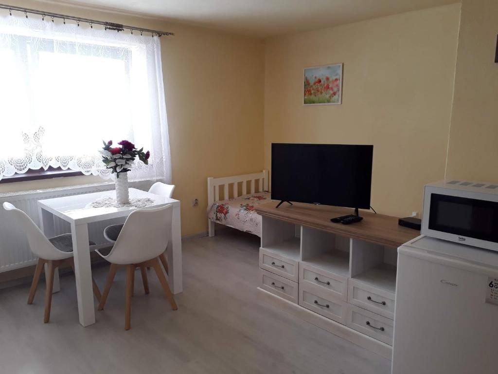 TV a/nebo společenská místnost v ubytování Apartmány Matilda
