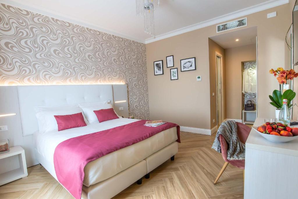Posteľ alebo postele v izbe v ubytovaní The Boutique Hotel