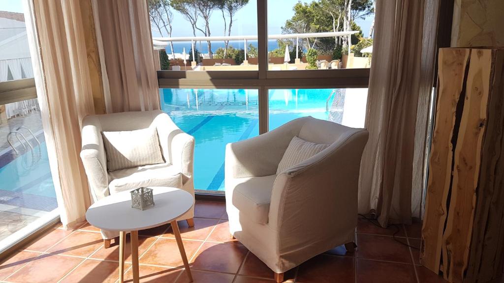 Bazén v ubytování Hotel & Spa Entre Pinos-Adults Only nebo v jeho okolí
