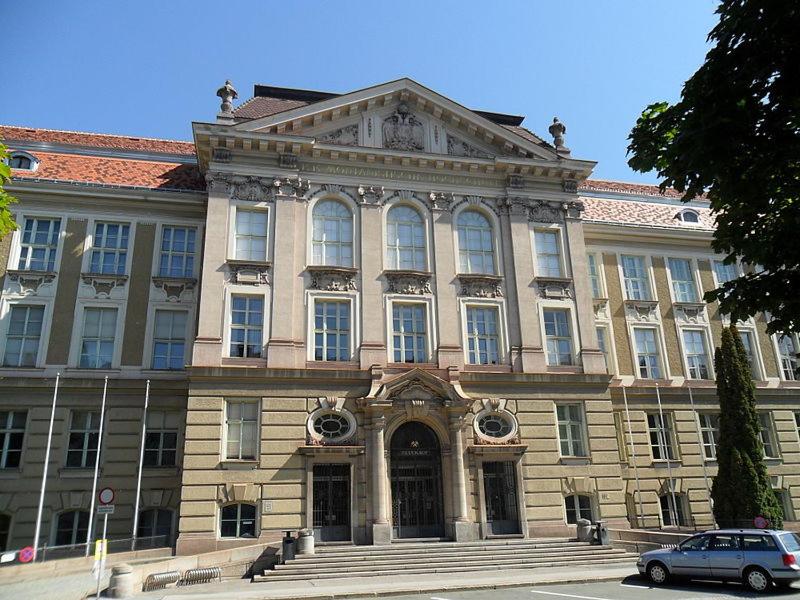Fotografie z fotogalerie ubytování AusZeit Leoben 1 mit Terasse und gratis Parkplatz v destinaci Leoben
