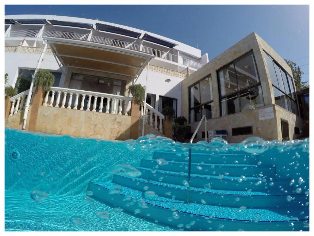 Bazén v ubytování Hotel & Spa Entre Pinos-Adults Only nebo v jeho okolí