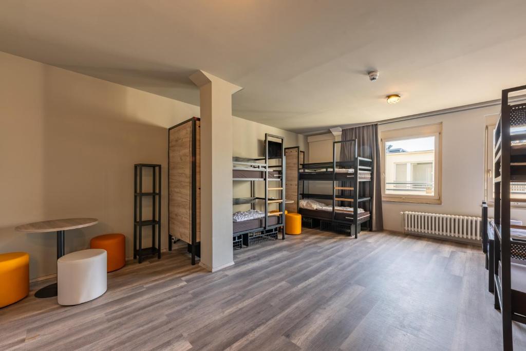 Ein Bett oder Betten in einem Zimmer der Unterkunft a&o Hamburg City