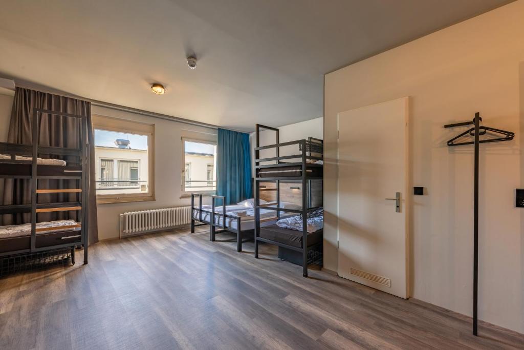 Ein Bett oder Betten in einem Zimmer der Unterkunft a&o Hamburg City