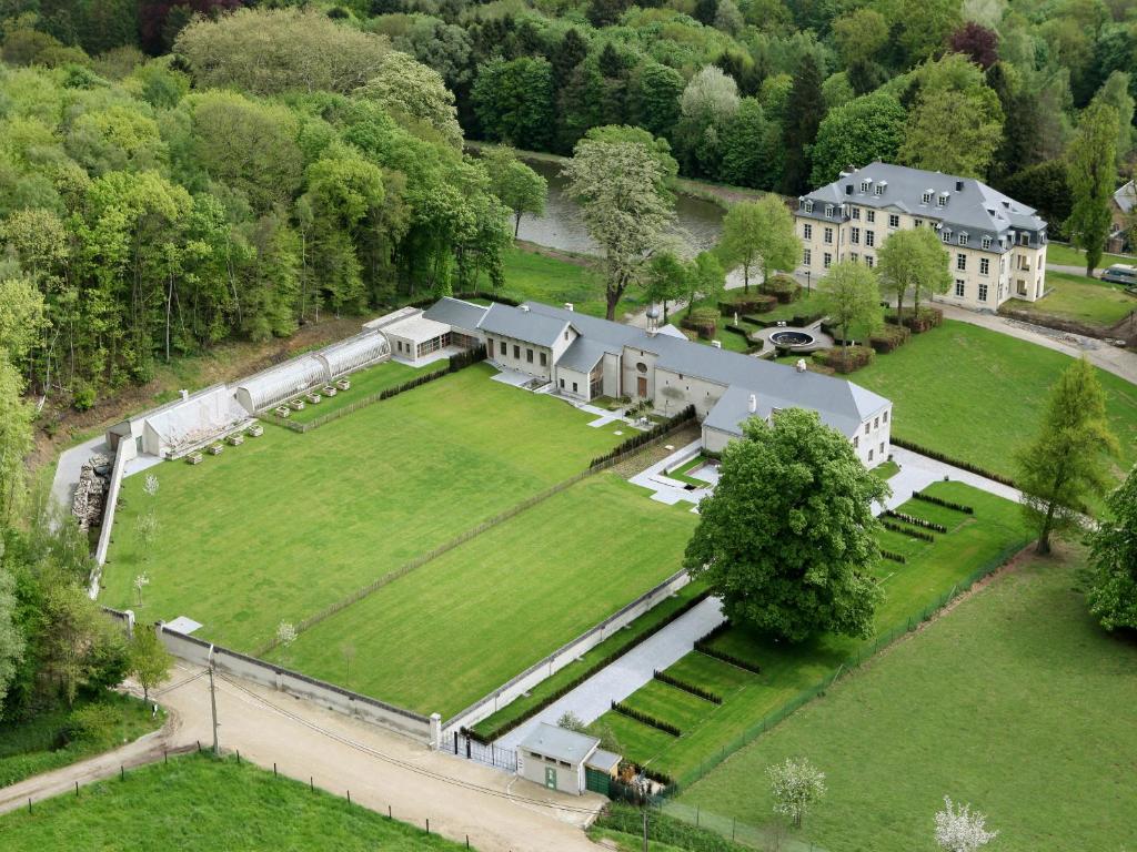 an aerial view of a large house with a large lawn at B&B Baron’s House Neerijse-Leuven in Neerijse